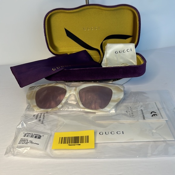 New-Gucci Silver White ivory 0641 Crystal Cat Eye Runway Gg0641 Sunglasses main image 3